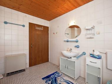 Beautiful child- and family-friendly apartment with balcony in the Pfaffenwinkel region