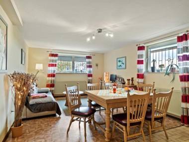 Quaint Pet friendly Apartment in Neustra burg
