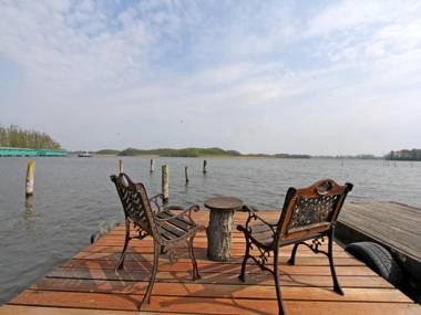 Ferienhof direkt an der Mueritz SEE 10030