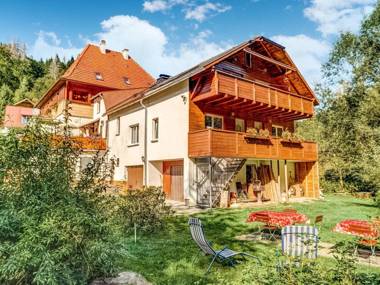 Cosy apartment in the middle of the Thuringian Forest with separate entrance and balcony