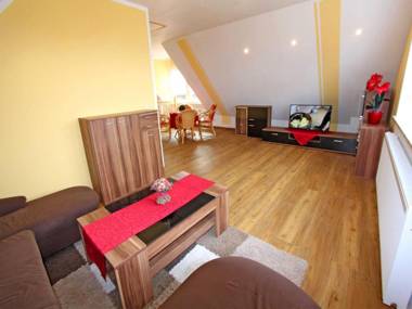 Ferienhaus mit 3 Schlafraeumen Vor