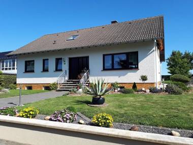 Spacious apartment near the forest in Emmelbaum in the Eifel