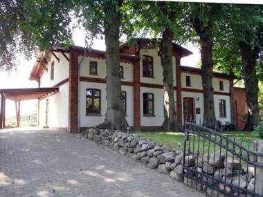 Komfortable Ferienwohnung "Vier Linden" ruhige dörfliche Lage 20 min zur Küste