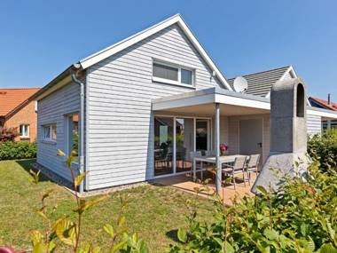 Charming Holiday Home in Zierow near Seabeach