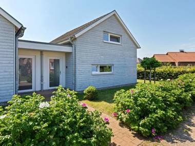 Charming Holiday Home in Zierow near Seabeach