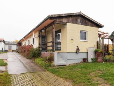 Cozy Bungalow in Nakenstorf with Garden