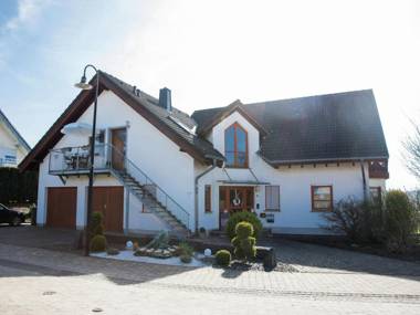 Very well cared for flat in a beautiful location in Hunsrück.