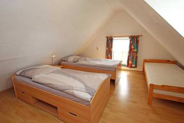 Ferienhaeuser mit Pool Kummerow SCHW 1010