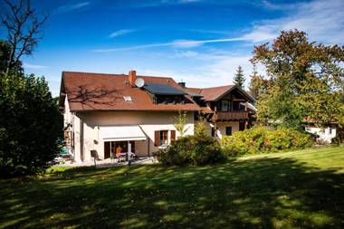 Ferienwohnung zum Forsthaus mit Wellnessbereich und Hallenbad