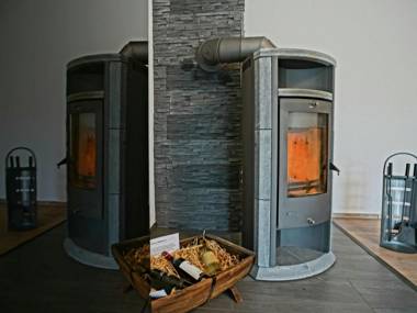 Ground-floor apartment with terrace and large garden with lounge area and grill