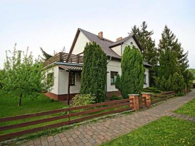 Spacious Apartment in Mönkebude with Private Garden