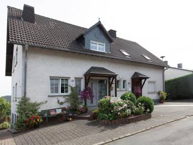 Attractive Apartment in Bettenfeld wiith Garden and BBQ