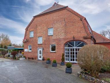 Budget Apartment in Grundshagen with garden seating