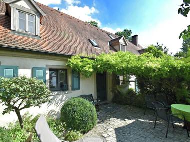 Lovely Holiday Home in Weissenburg with 3 Bedrooms Sleeps 6