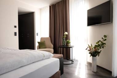 in2 the Boardinghouse