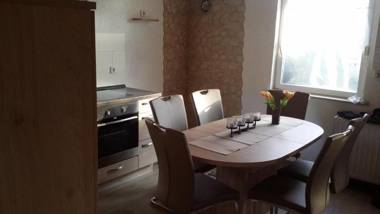 Ferienhäuser Golinski mit Kamin und umzäutem Grundstück am Neuendorfer See