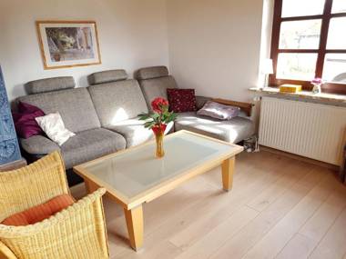 Landhus-achter-de-Kark-Stueerboord