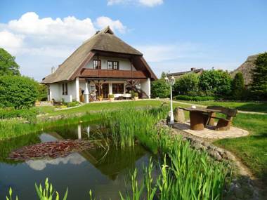 Land FeWo am Teich- Reet gedeckt - Ostseenah - bei Binz