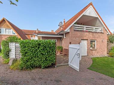 Enticing Holiday Home in Oldenburg with Garden near Sea