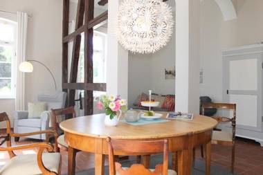 Romantische Torhausferienwohnung mit Top-Einrichtung auf dem idyllischen "Gut Petersdorf"- WLAN vorhanden