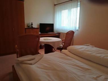 Weinbau & Pension "8Zeilen"