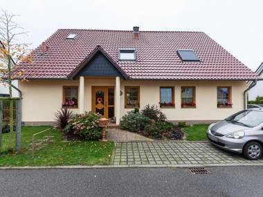 Quaint Apartment in Kühlungsborn with Garden