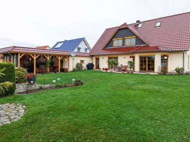 Quaint Apartment in Kühlungsborn with Garden