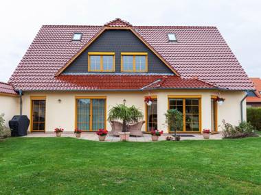 Quaint Apartment in Kühlungsborn with Garden