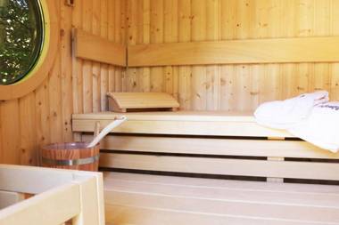 Reetdachhaus mit Nähe zur Ostsee Außensauna Spielplatz & großem Garten