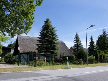 Sleep under a thatched roof - apartment in Ahlbeck near Haff