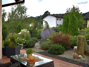 Scenic Apartment with Balcony Garden Deckchairs Barbecue