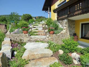 Scenic Apartment with Balcony Garden Deckchairs Barbecue