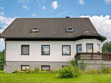 Garden-View Apartment in Erzgebirge near Forest
