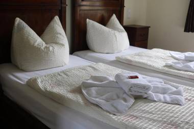 Hotel Schloss Grochwitz (garni)