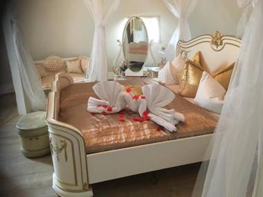 Hotel Schloss Grochwitz (garni)