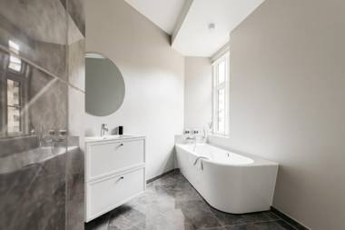 4BR Balcony EXTREME LOCATION and Luxury scandinavian Designer Apt