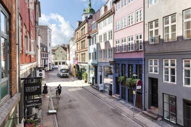 102SQM apt - City Center 100M to Metro - 2min to largest shopping street