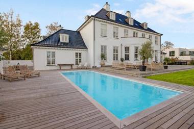 Rosenlund -a luxury Danish Palace north of Copenhagen