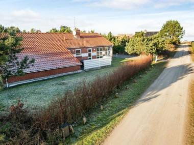 Spacious Cottage in Glesborg with Swimming Pool
