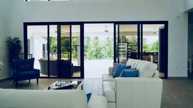 Bachelor's Heaven - Private and Spacious