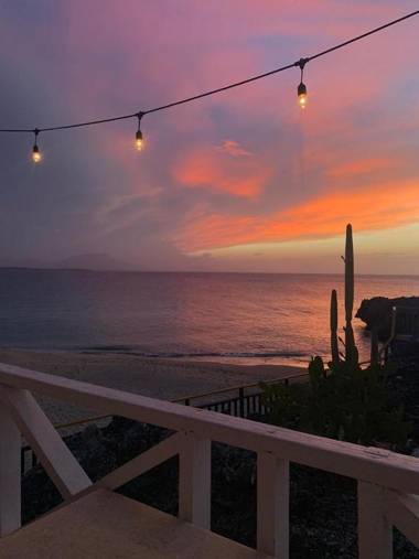 Bungalow 14 Cozy room at just steps from the beach and in town center