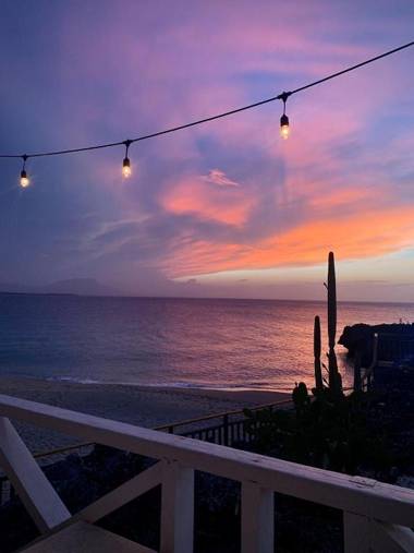 Bungalow 6 Cozy room at just steps from the beach and in town center