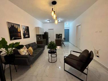 GABBY’S SKY APARTMENT WITH JACUZZ+GYM @ EVARISTO MORALES