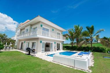 Private Villas with Pool Beach BBQ WiFi Guard Excluded Utilities