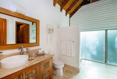 Private Luxury Villa with Staff & Pool