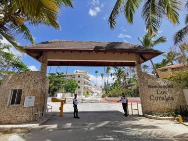 BEACH VILLA with BBQ & WIFI access to SWIMMING POOL - playa LOS CORALES