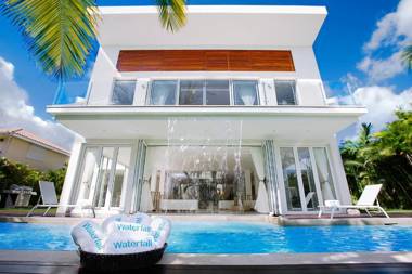 Luxury Villa with Private Pool & Beautiful Waterfall