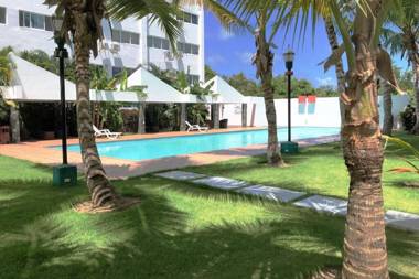 Sunny Caribbean Apartment with Pool