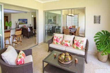 Spacious 3 BDR fully-equipped condo with pool and golf view