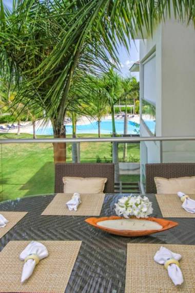 Spacious 3 BDR fully-equipped condo with pool and golf view